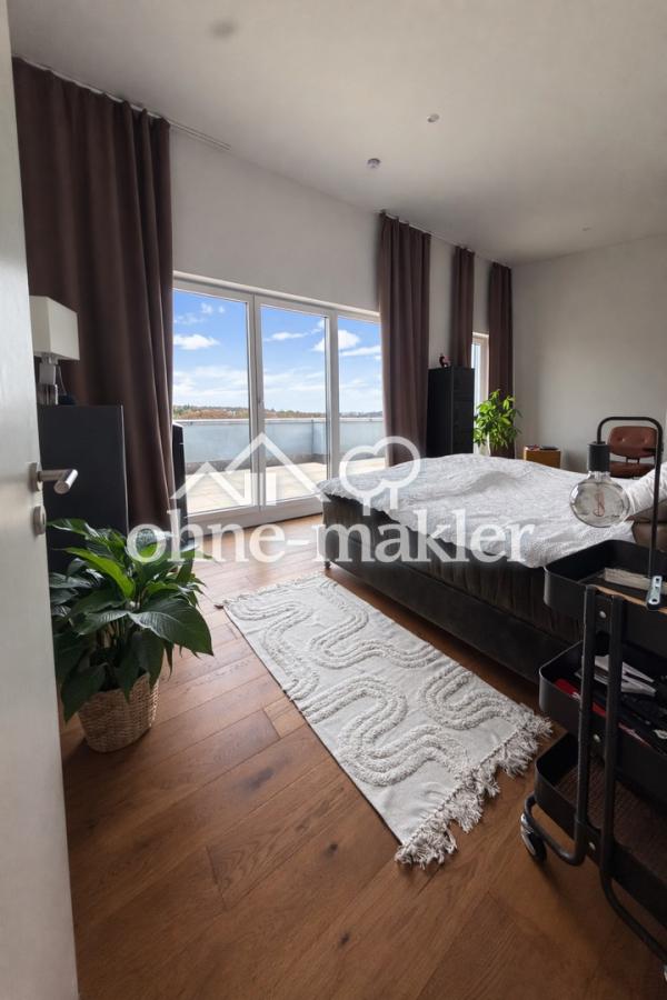 großzügiges Schlafzimmer 2.OG