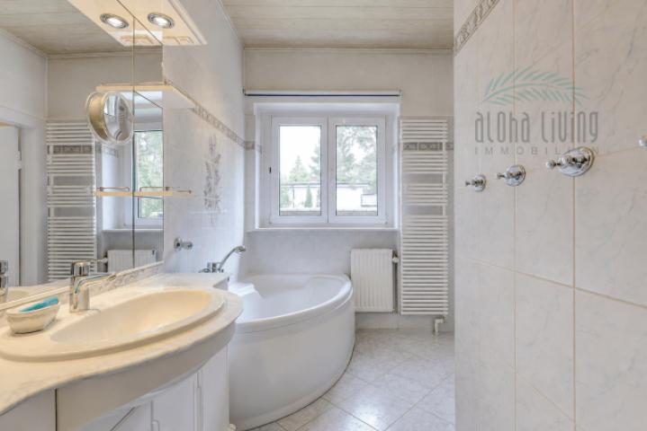 Badezimmer (OG)
