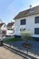 Haus mit Parkplatz Ansicht Str