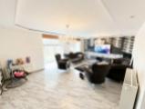 Wohnzimmer und Wintergarten im EG