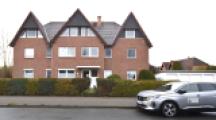 Wohnhaus mit Garagen