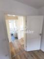Blick vom Schlafzimmer ins Bad
