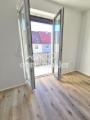 Wohnzimmer mit Balkon 