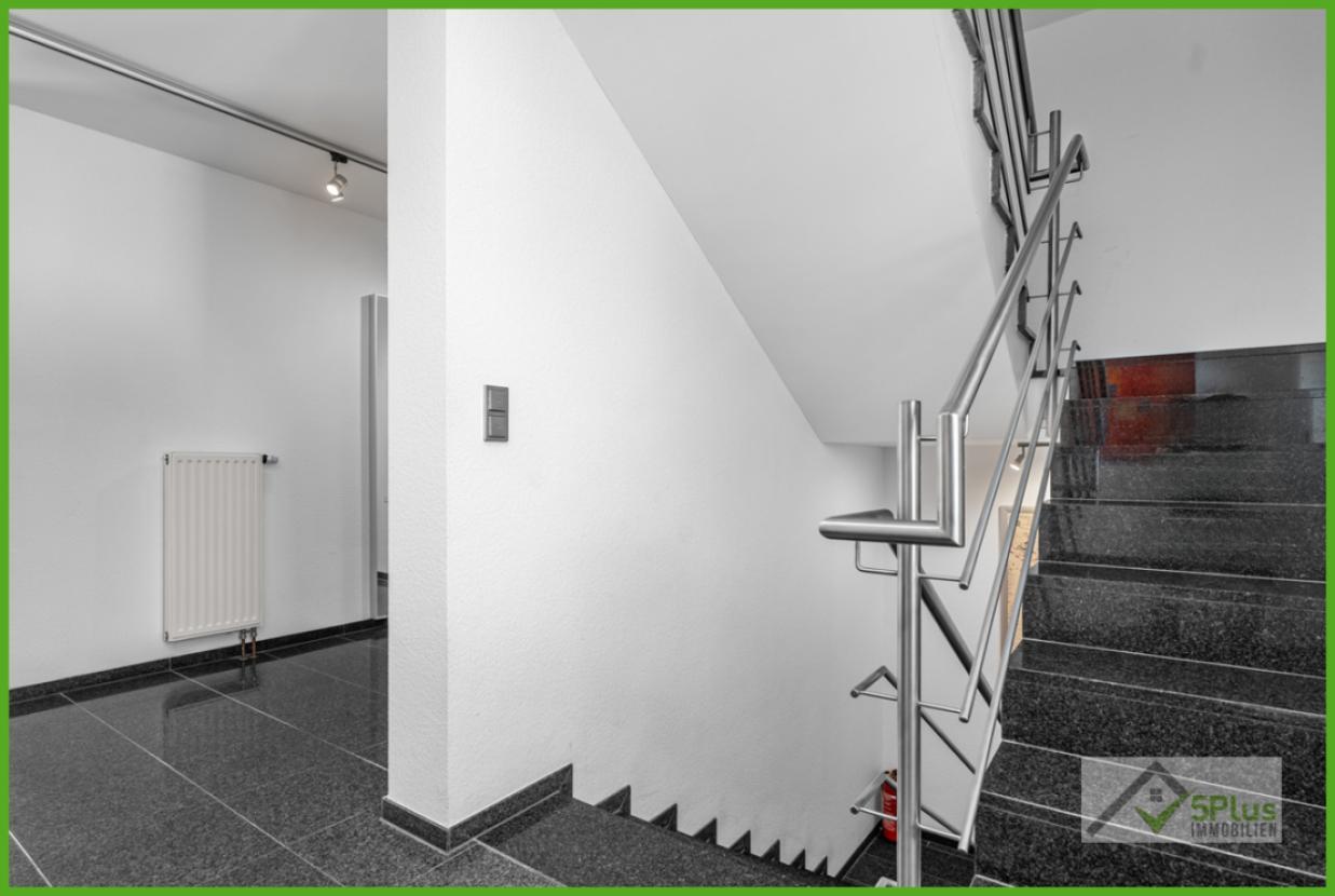 5Plus Immo Haus zum Kauf Inden / Altdorf Treppenhaus OG