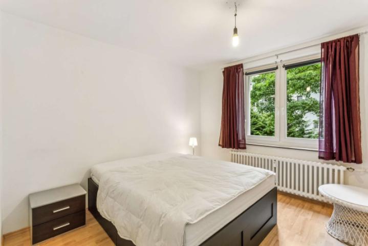 Schlafzimmer 1