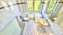 Ebene 1 Badezimmer Badewanne / Waschmaschine