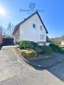 Hausansicht mit Garage