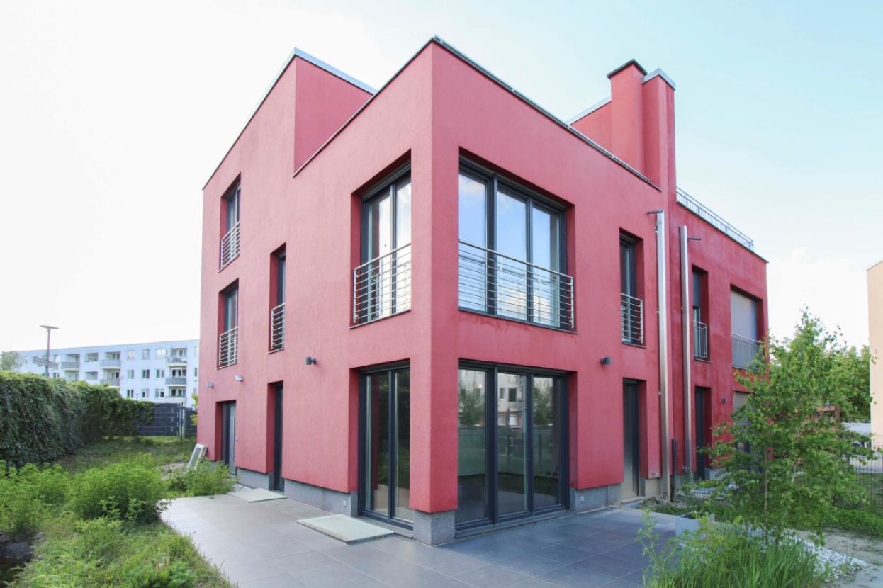 Terrasse und Gebäude