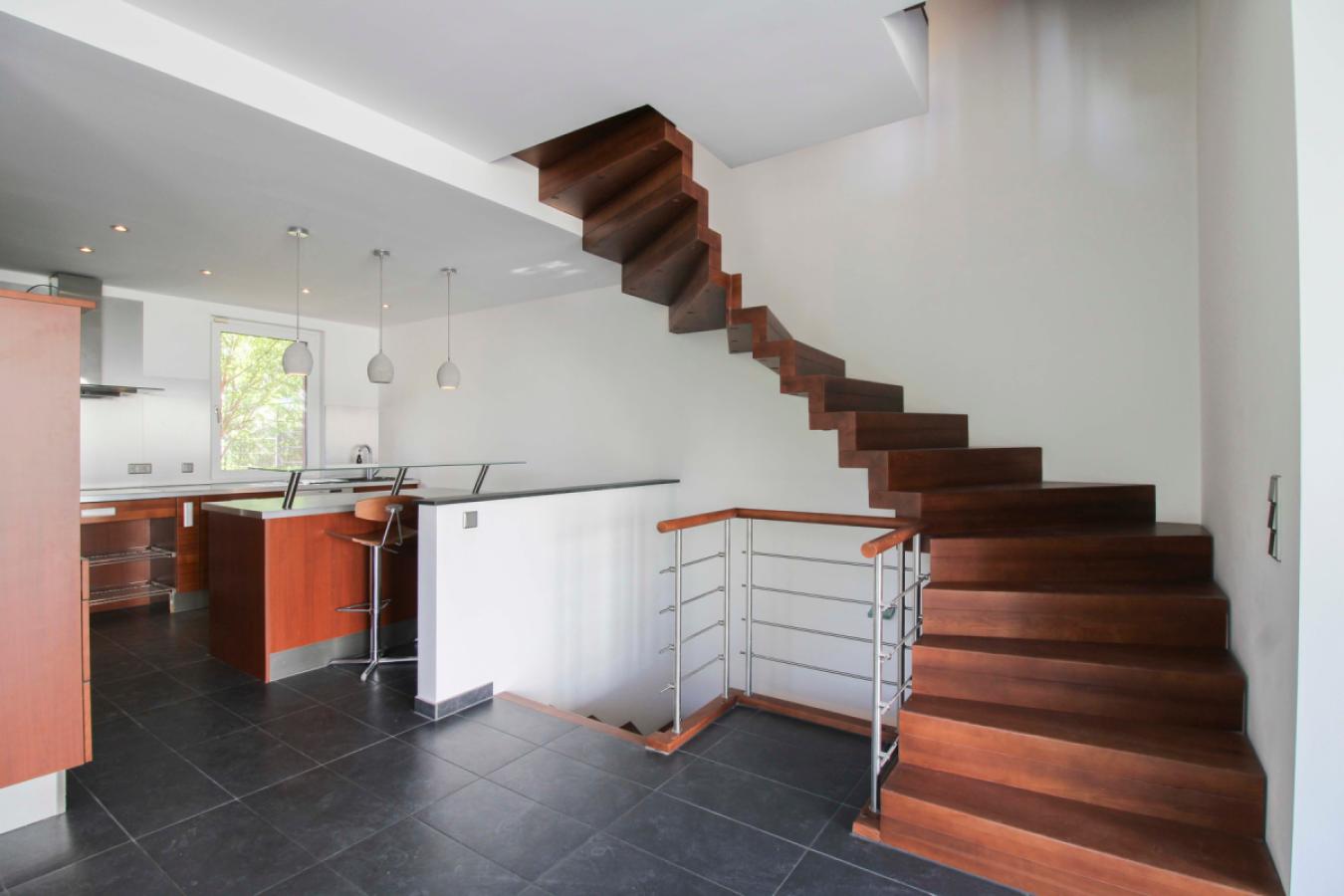 Küche und Treppen