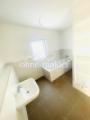 Bad mit Wanne und Dusche im Ob
