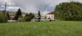 Blick vom Feld aufs Grundstück