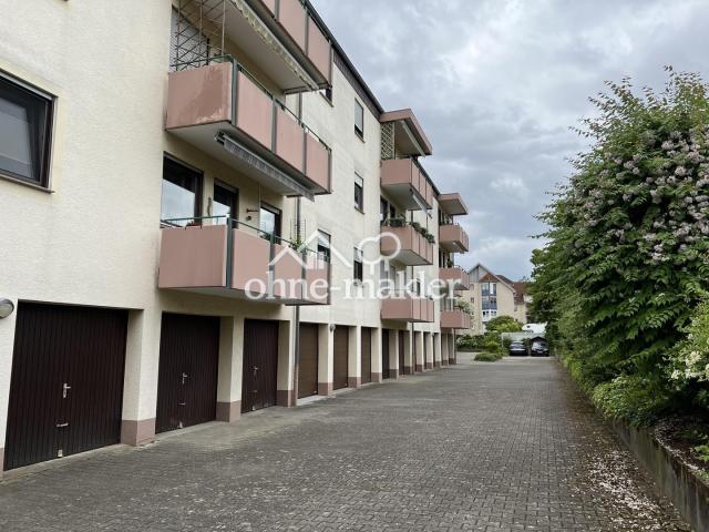 Hinterhof mit Garagen