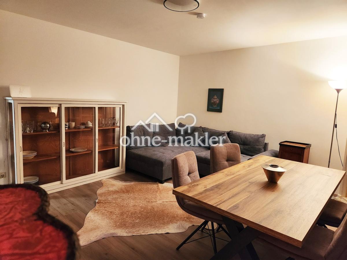 Der Esstisch im Wohnzimmer