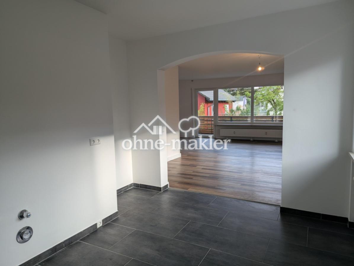 Küche (Blick ins Wohnzimmer)