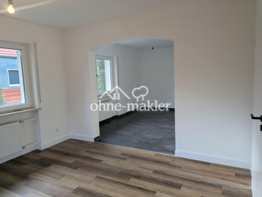 Wohnzimmer (Blick aus Küche)