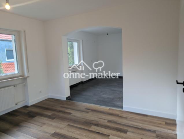Wohnzimmer (Blick aus Küche)