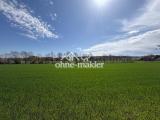 Freies Feld hinter dem Haus