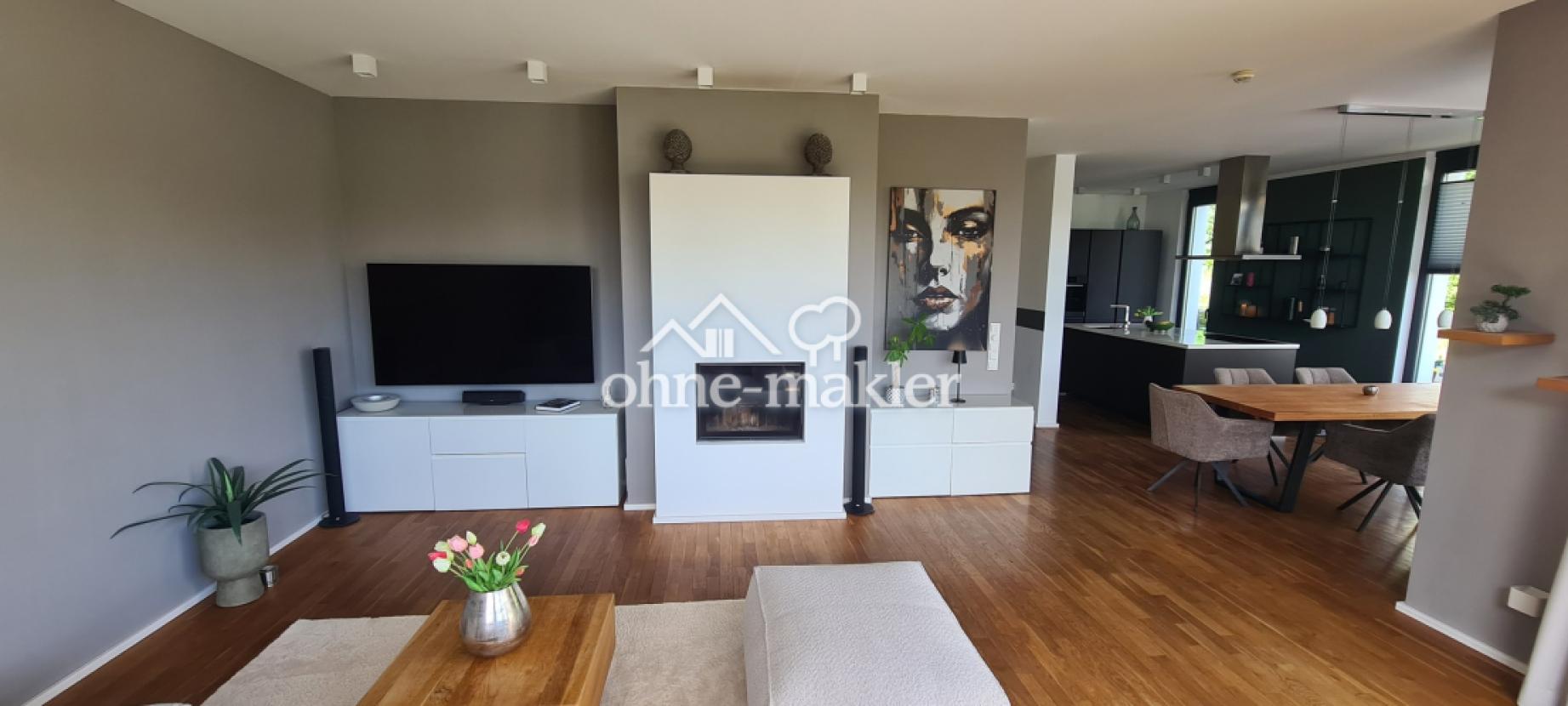 Wohnzimmer mit Kamin