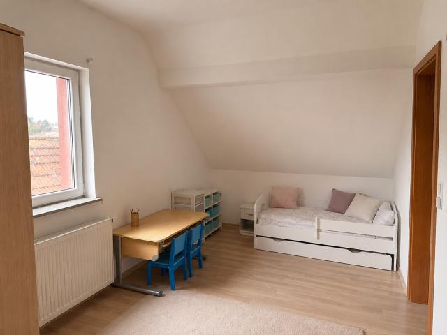 DG_Jugendzimmer-Tagesbett_KI