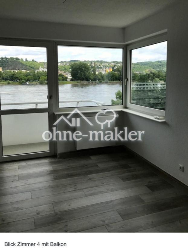 Esszimmer mit Balkon 