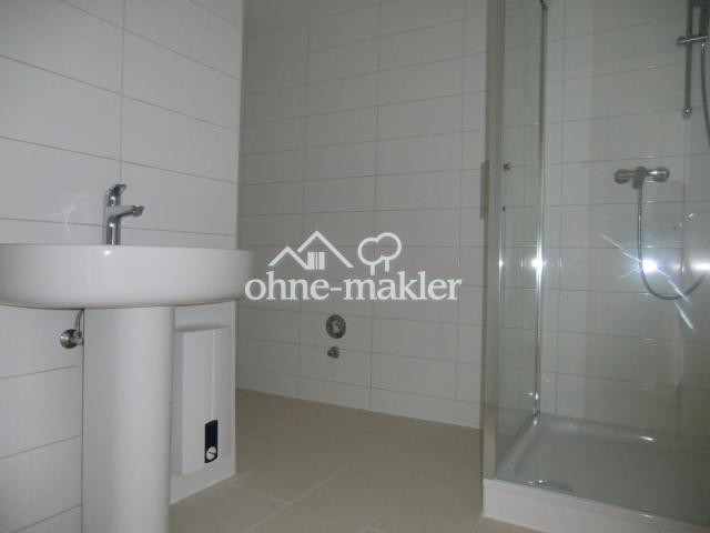 Bad/Dusche und Waschtisch