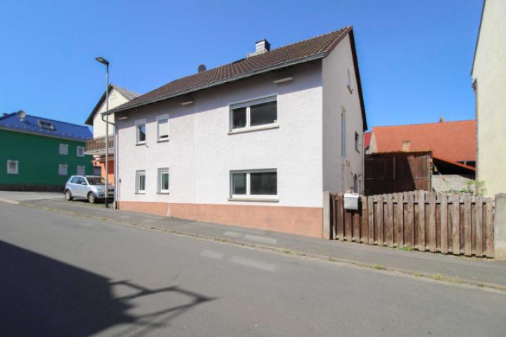 Hausfront Straßenansicht (1)