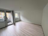 Wohnzimmer mit Balkon