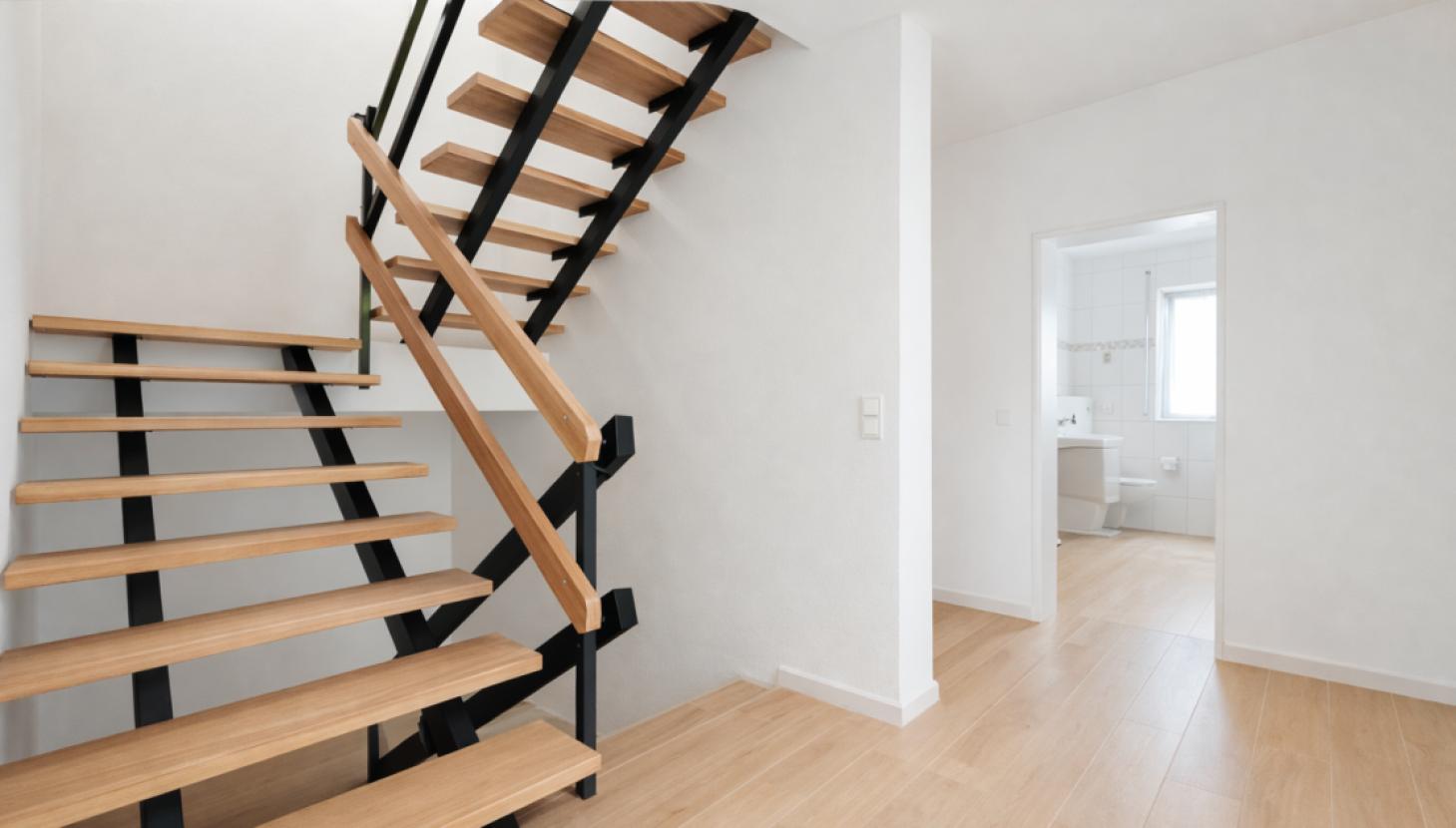 Treppenhaus 1. OG renoviert 