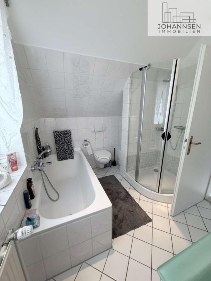 Badezimmer OG Wanne und Dusche