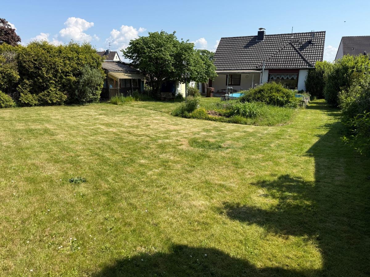 Garten mit Baugrundstück