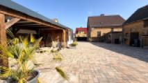 Innenhof mit Carport