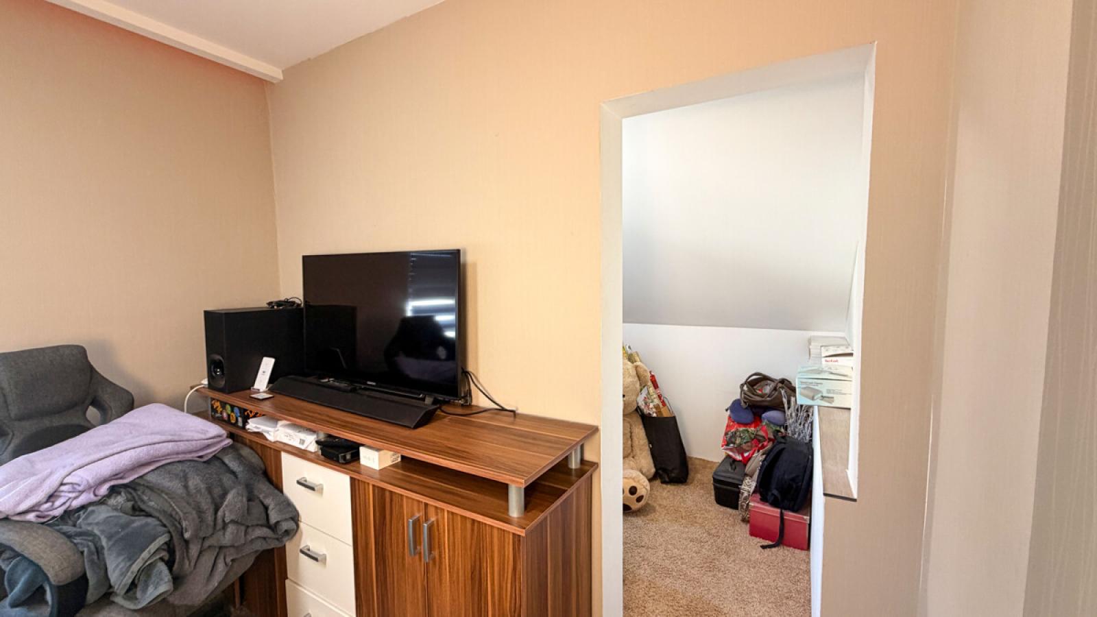 Gästezimmer mit angrenzendem Ankleidezimmer
