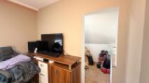 Gästezimmer mit angrenzendem Ankleidezimmer