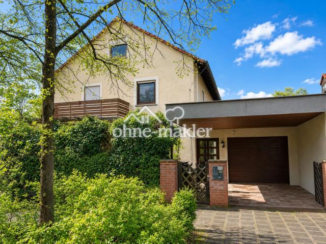 Hausansicht mit Garage