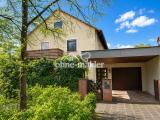 Hausansicht mit Garage