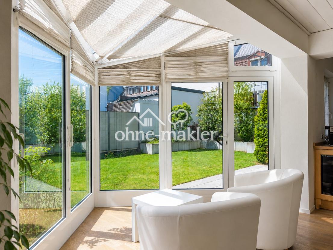 Wintergarten mit Gartenblick
