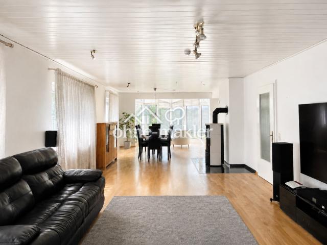 Wohnzimmer mit Kaminofen