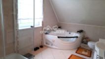 Bad mit Dusche im OG