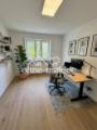 Arbeitszimmer möbliert mit KI
