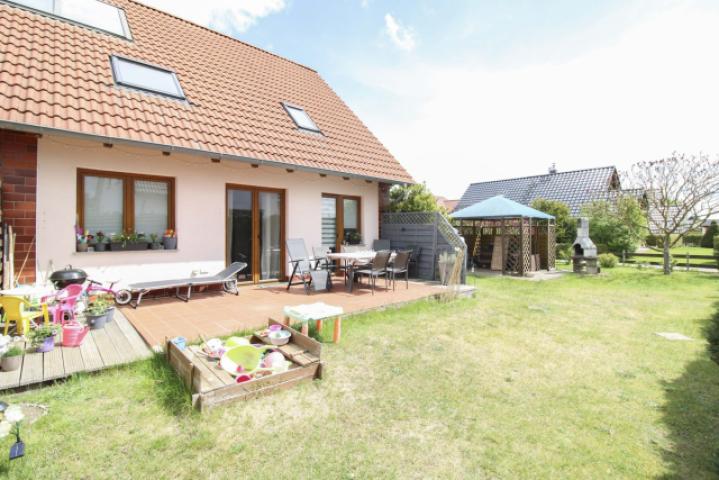 Außenansicht hinten + Terrasse