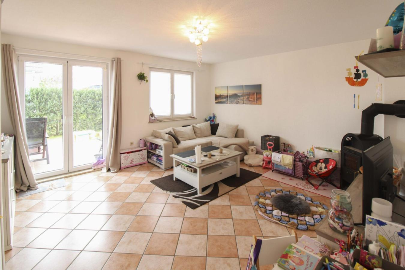 Wohnzimmer + Kamin EG