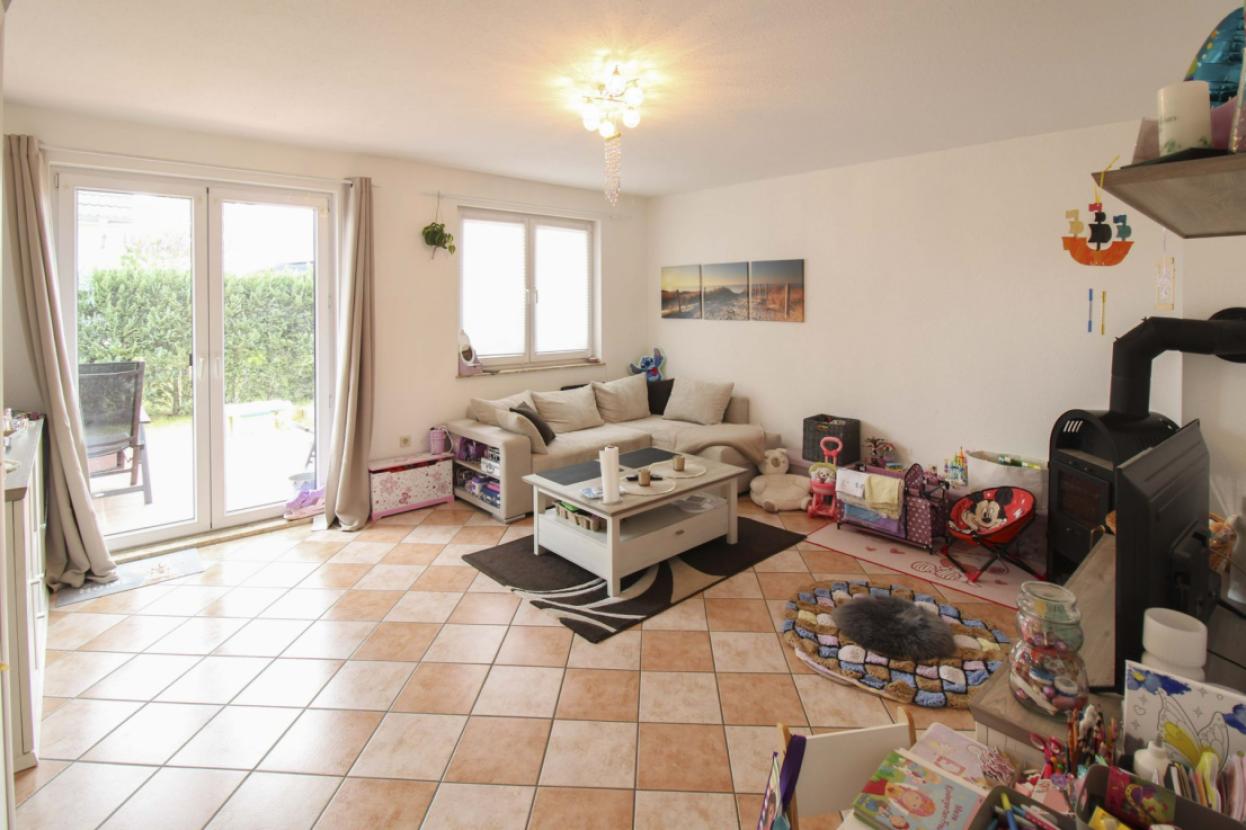 Wohnzimmer + Kamin EG