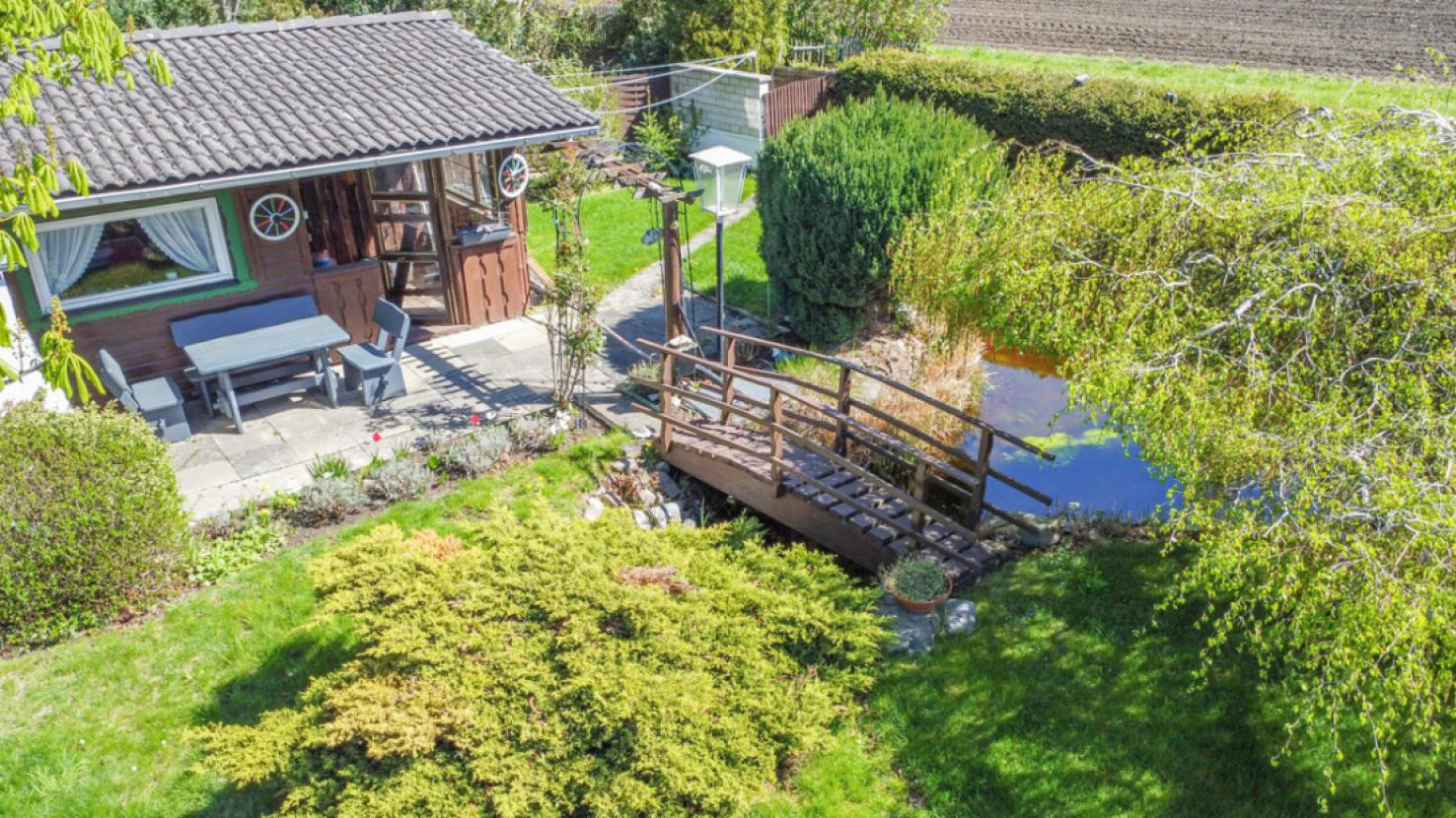 Gartenhaus und Teich