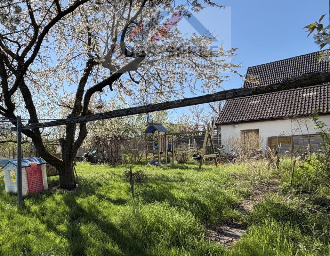 Grundstück und Nebengebäude