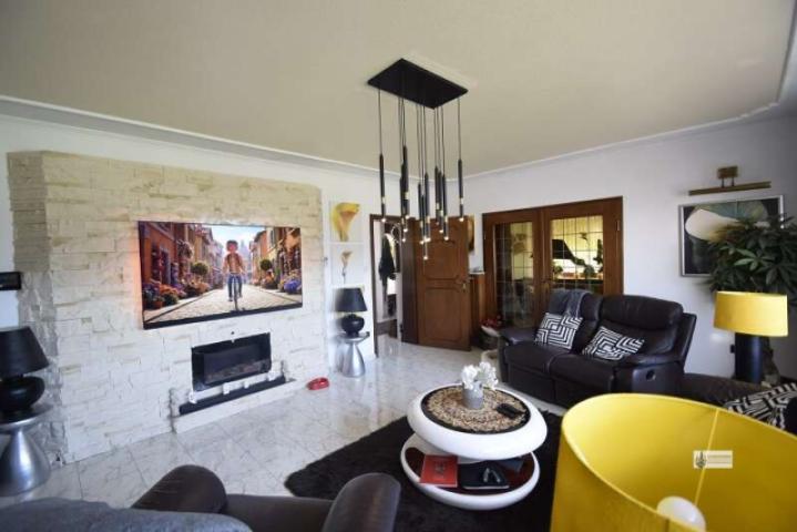 17 Steinwand im Wohnzimmer