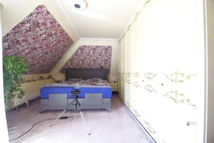 22 Elternschlafzimmer mit Einbauschrank