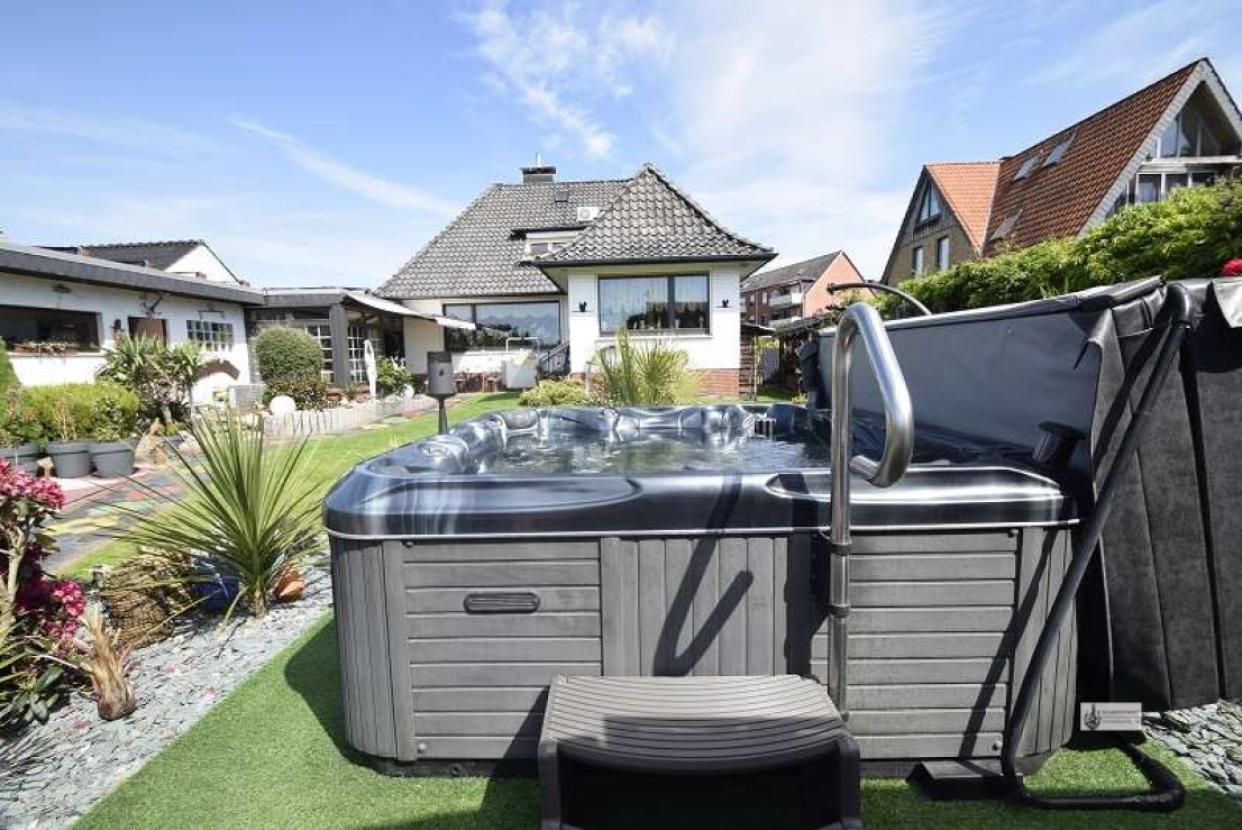 55 Whirlpool im Garten