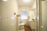 k-Badezimmer im EG mit Dusche
