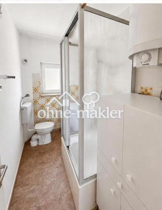 Bad mit Dusche und WC