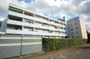 Eingangsseite und Balkon